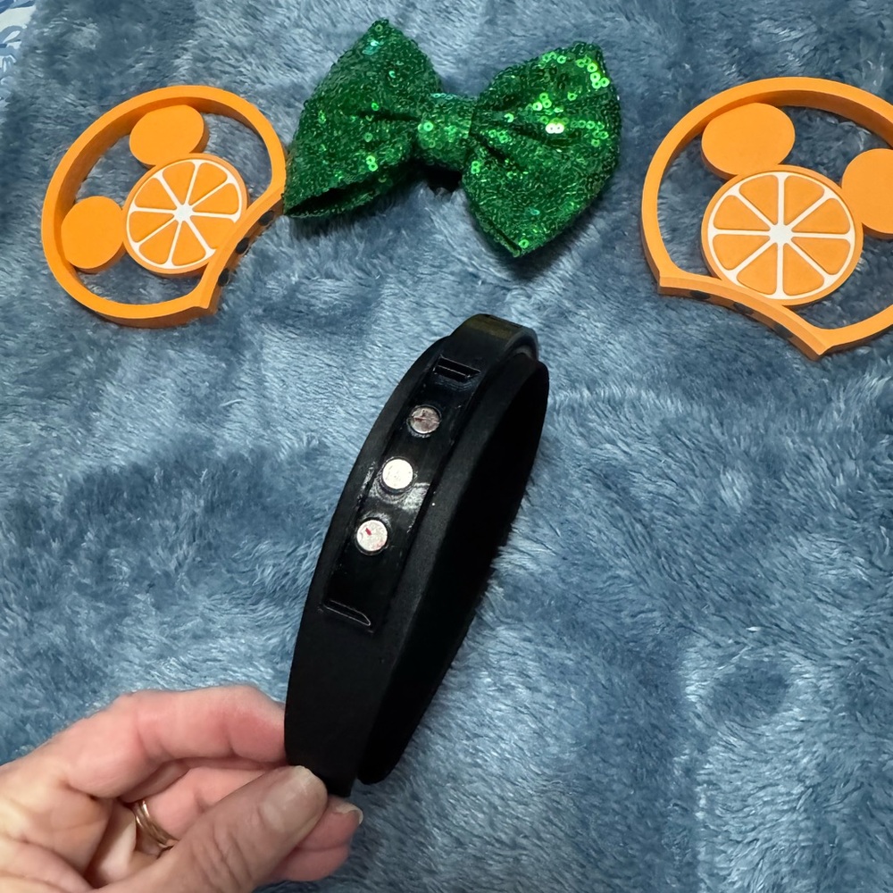 Our Universe Disney Citrus Minnie Crossbody Bag + Custom 3D Ears | BoxLunch EXC - Picture 7 of 8